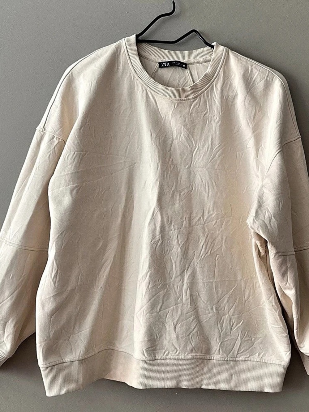 Zara Crewneck Sweatshirt in Cream Size Small